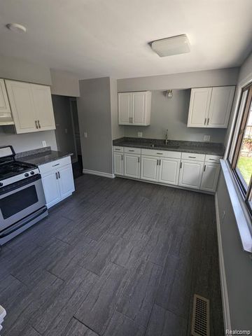 5113 Glenis Street, Dearborn Heights, MI 48125