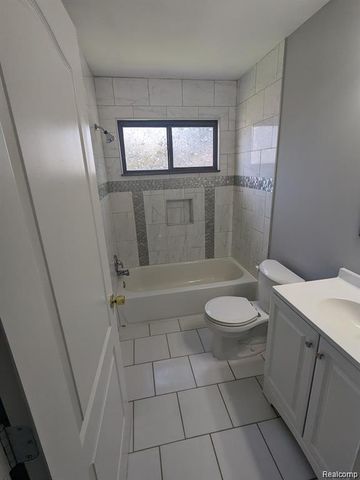 5113 Glenis Street, Dearborn Heights, MI 48125