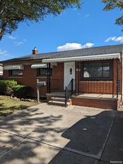 5113 Glenis Street, Dearborn Heights, MI 48125