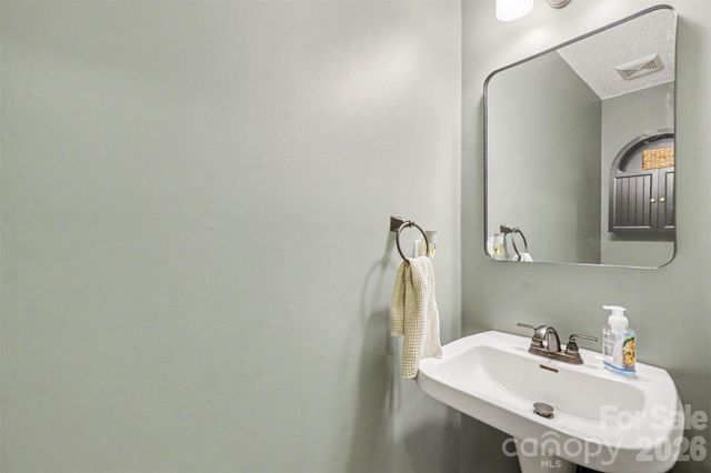 4228 Huntmeadow Drive, Charlotte, NC 28269