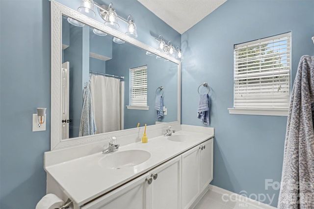 4228 Huntmeadow Drive, Charlotte, NC 28269