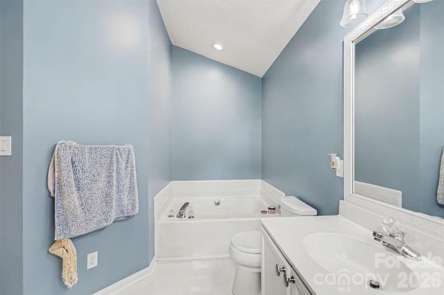 4228 Huntmeadow Drive, Charlotte, NC 28269