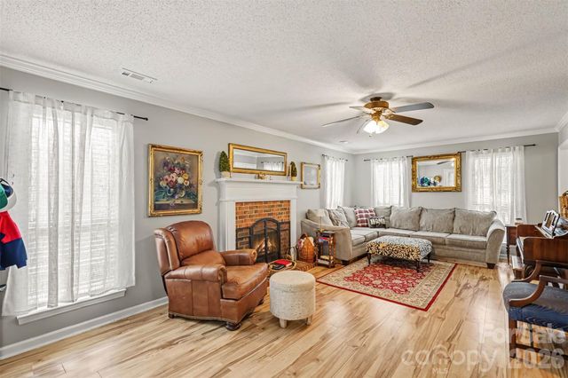 4228 Huntmeadow Drive, Charlotte, NC 28269