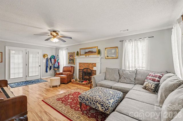 4228 Huntmeadow Drive, Charlotte, NC 28269