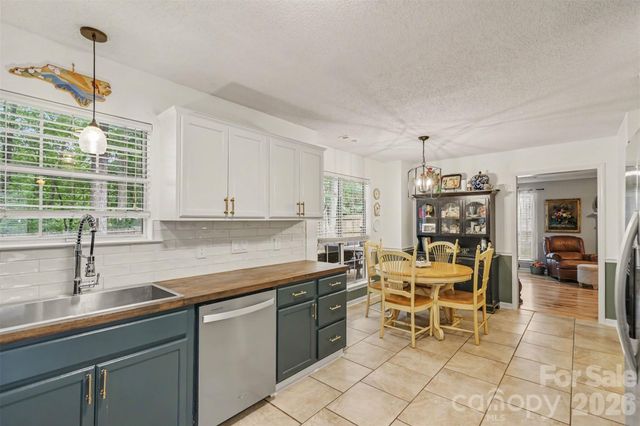 4228 Huntmeadow Drive, Charlotte, NC 28269