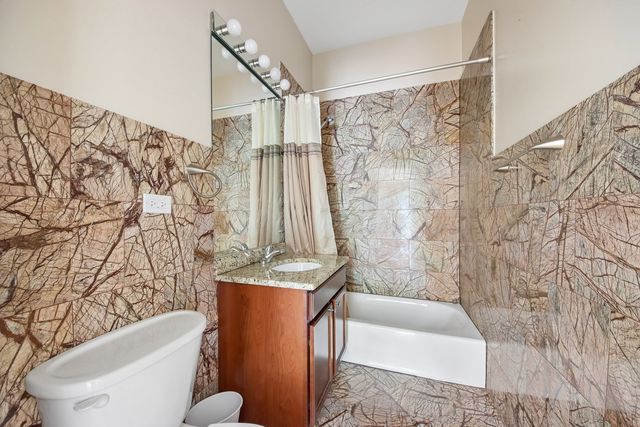 6425 W TOUHY Avenue 2C, Chicago, IL 60646