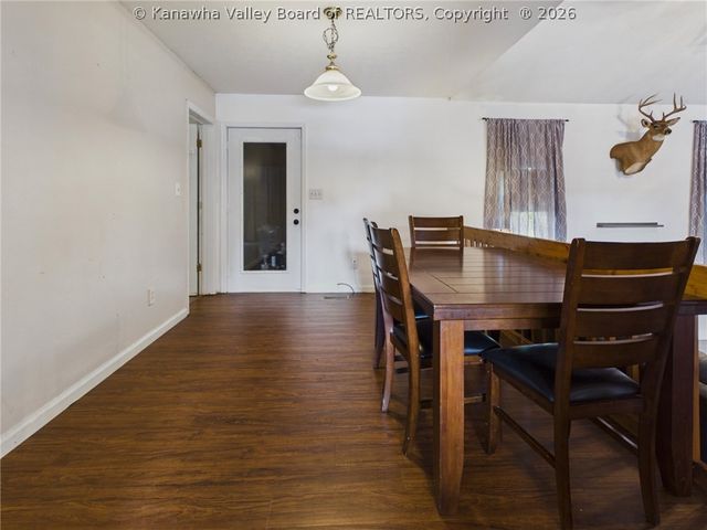 240 Jamestown Road, Nitro, WV 25143