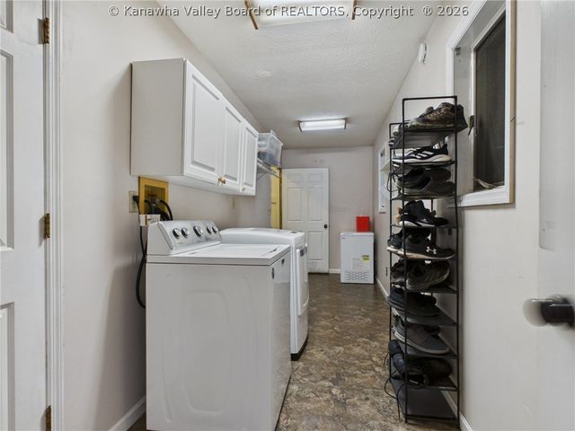240 Jamestown Road, Nitro, WV 25143