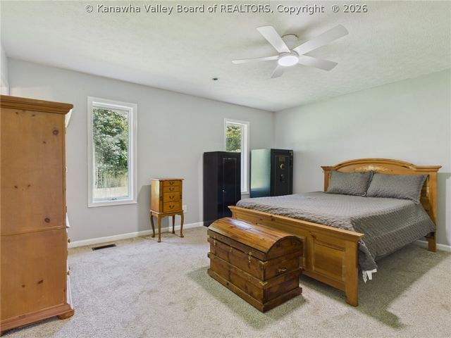 240 Jamestown Road, Nitro, WV 25143