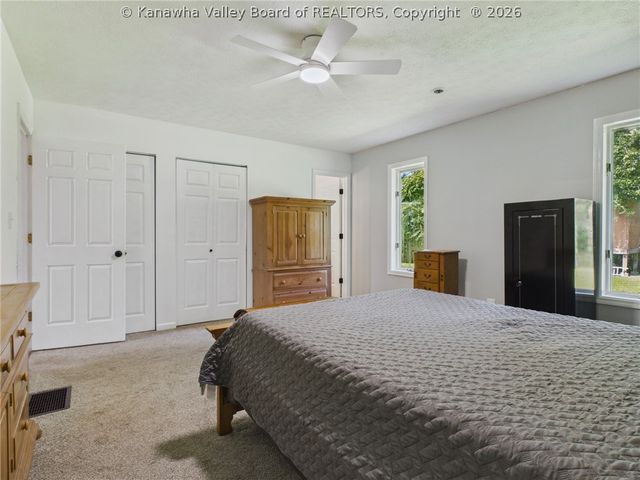 240 Jamestown Road, Nitro, WV 25143