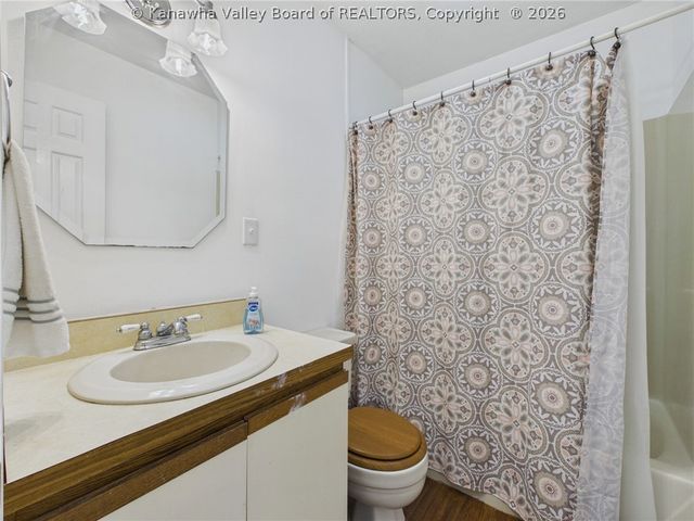 240 Jamestown Road, Nitro, WV 25143