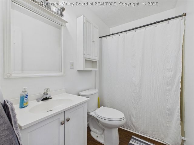 240 Jamestown Road, Nitro, WV 25143