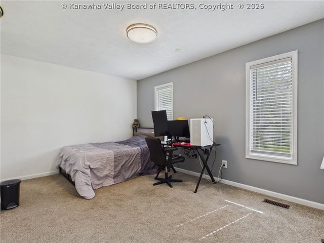 240 Jamestown Road, Nitro, WV 25143
