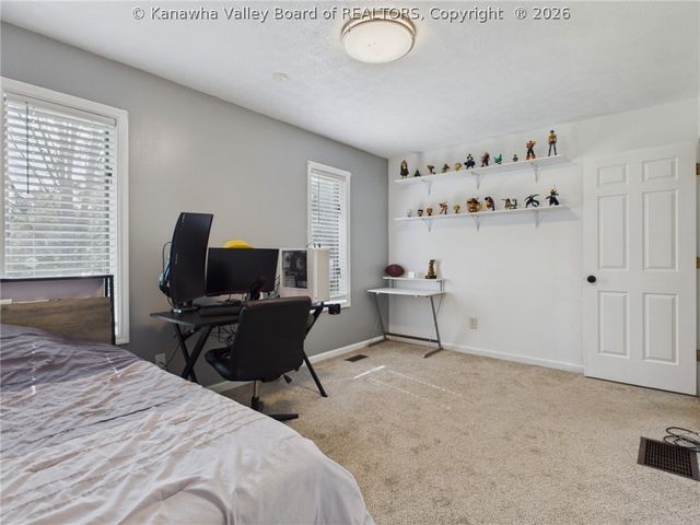 240 Jamestown Road, Nitro, WV 25143