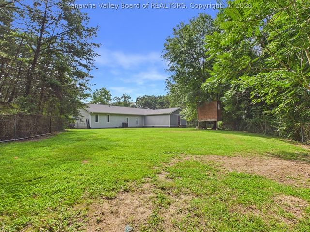 240 Jamestown Road, Nitro, WV 25143