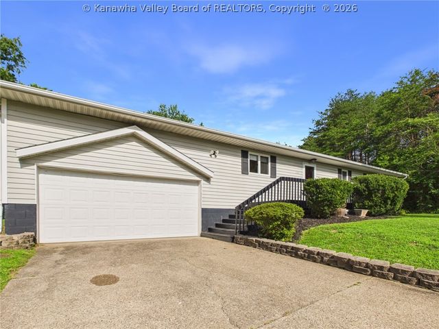 240 Jamestown Road, Nitro, WV 25143