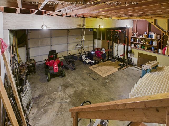 240 Jamestown Road, Nitro, WV 25143