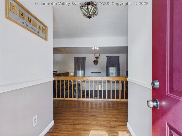 240 Jamestown Road, Nitro, WV 25143