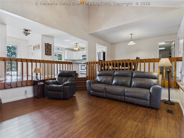 240 Jamestown Road, Nitro, WV 25143