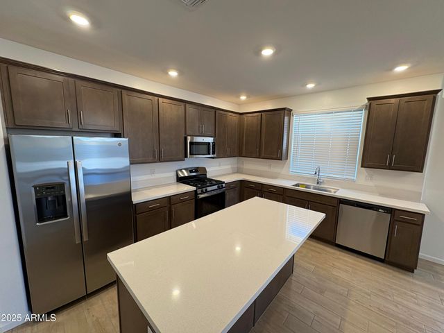 13248 W HACKAMORE Drive, Peoria, AZ 85383