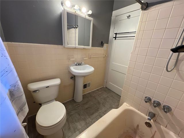 2929 Wayland Avenue, Dayton, OH 45420