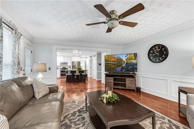 5007 Willow Creek Drive, Woodstock, GA 30188