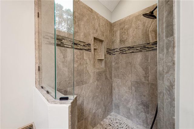 5007 Willow Creek Drive, Woodstock, GA 30188