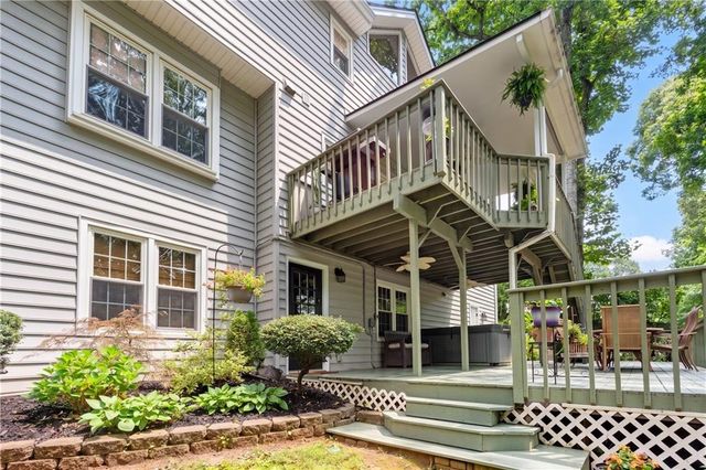 5007 Willow Creek Drive, Woodstock, GA 30188