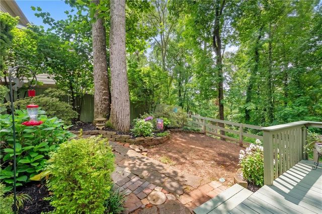 5007 Willow Creek Drive, Woodstock, GA 30188