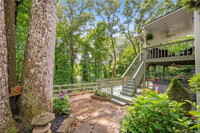 5007 Willow Creek Drive, Woodstock, GA 30188