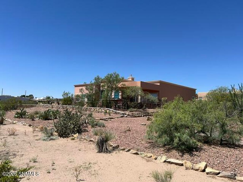 5635 Spanish Pointe Road, Las Cruces, NM 88007