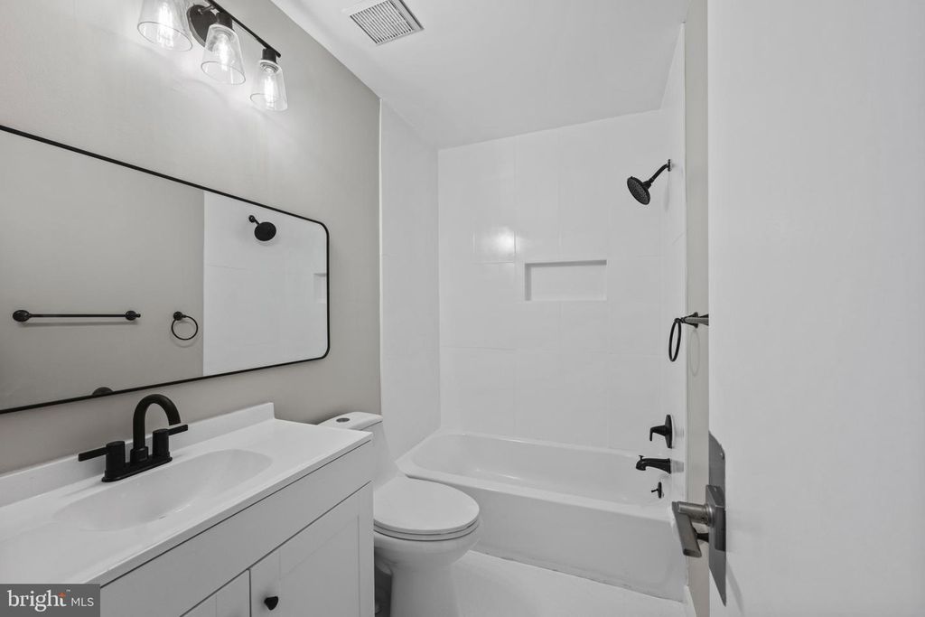 Image 16 of property listing at 3404 EVERETTE DR, Bowie, MD 20716