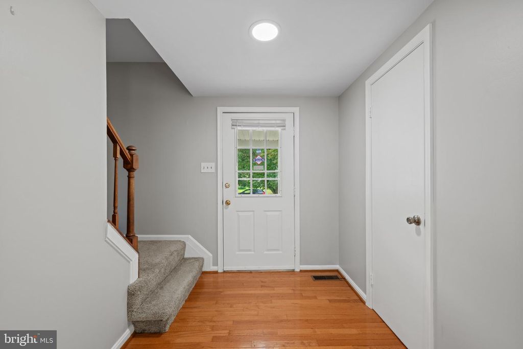 Image 4 of property listing at 3404 EVERETTE DR, Bowie, MD 20716