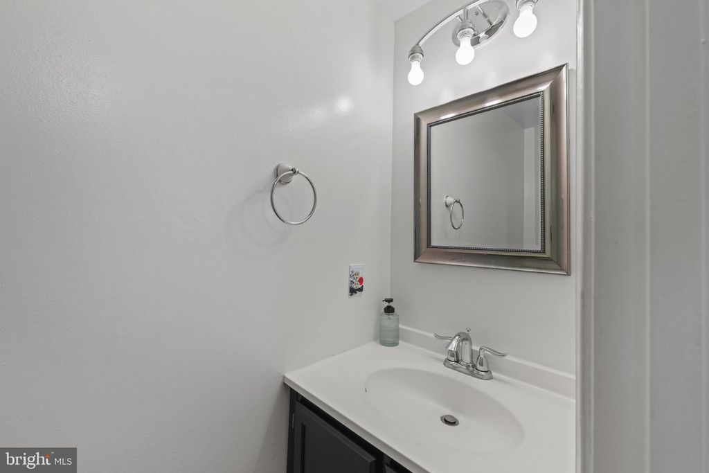 Image 5 of property listing at 3404 EVERETTE DR, Bowie, MD 20716
