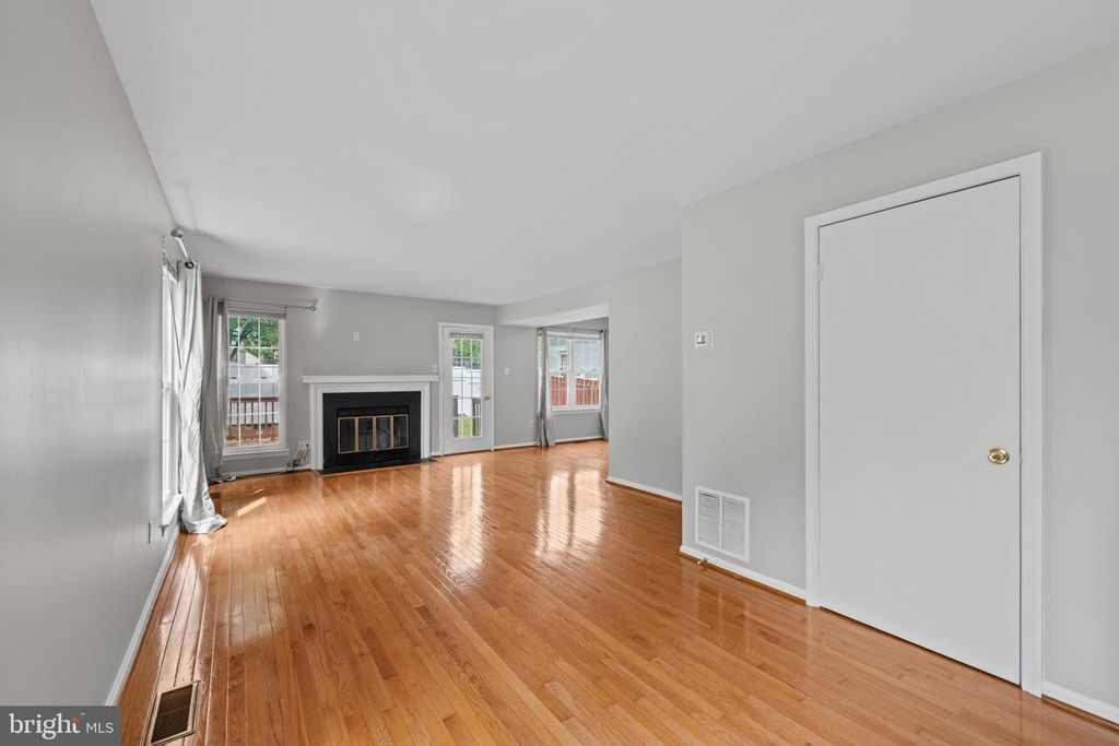Image 7 of property listing at 3404 EVERETTE DR, Bowie, MD 20716