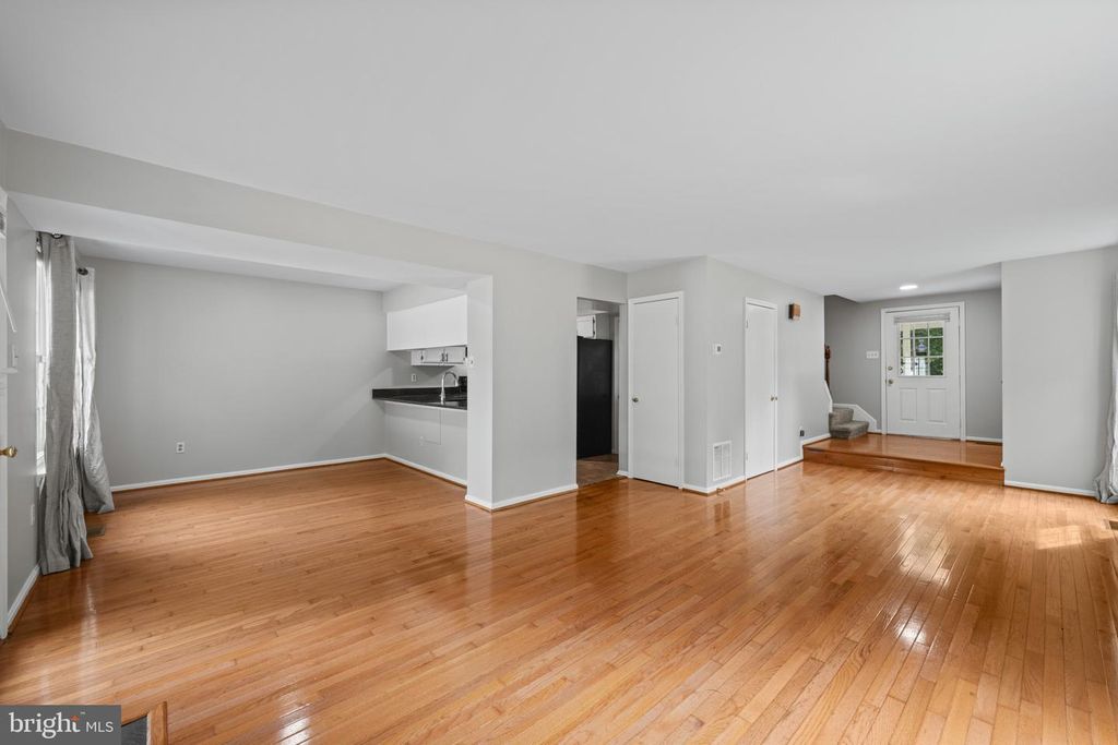 Image 8 of property listing at 3404 EVERETTE DR, Bowie, MD 20716