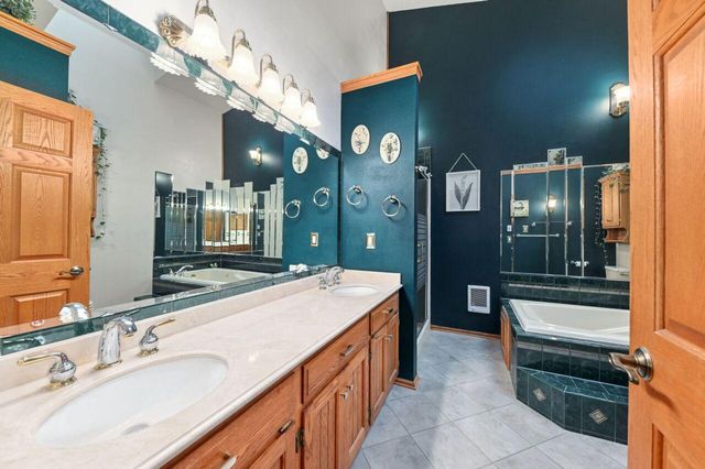 1420 Hidden Fields DRIVE, West Bend, WI 53095