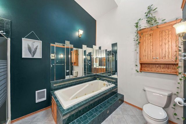 1420 Hidden Fields DRIVE, West Bend, WI 53095