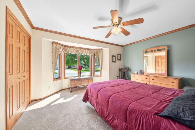 1420 Hidden Fields DRIVE, West Bend, WI 53095
