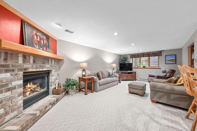 1420 Hidden Fields DRIVE, West Bend, WI 53095