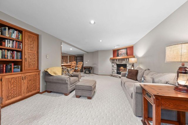 1420 Hidden Fields DRIVE, West Bend, WI 53095