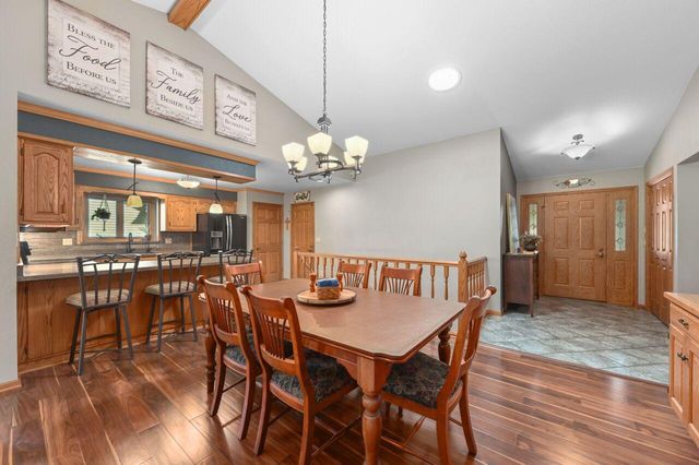 1420 Hidden Fields DRIVE, West Bend, WI 53095