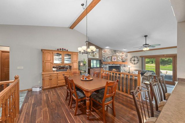 1420 Hidden Fields DRIVE, West Bend, WI 53095