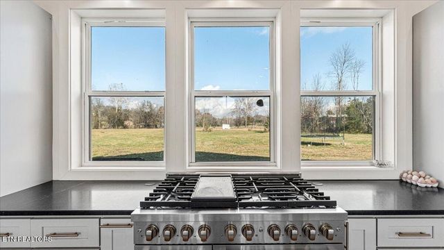 143 Hamilton Rd, Kingston, TN 37763