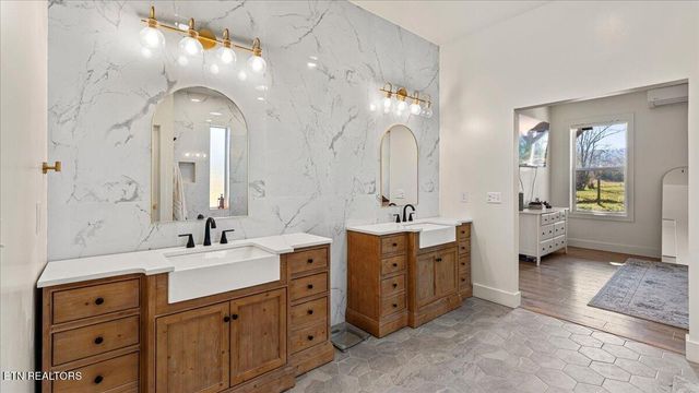 143 Hamilton Rd, Kingston, TN 37763