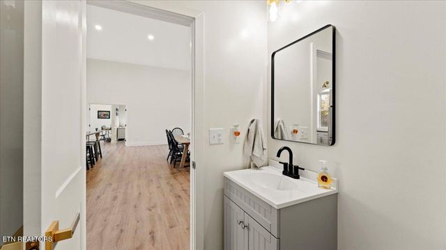 143 Hamilton Rd, Kingston, TN 37763