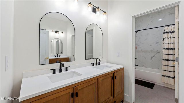 143 Hamilton Rd, Kingston, TN 37763