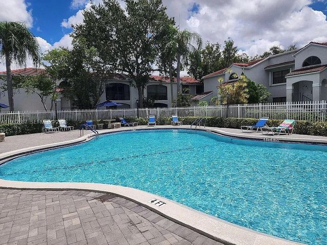11989 NW 11th St 11989, Pembroke Pines, FL 33026
