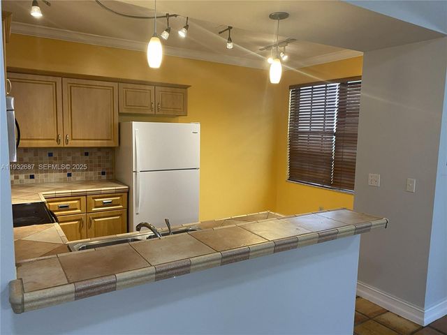 11989 NW 11th St 11989, Pembroke Pines, FL 33026