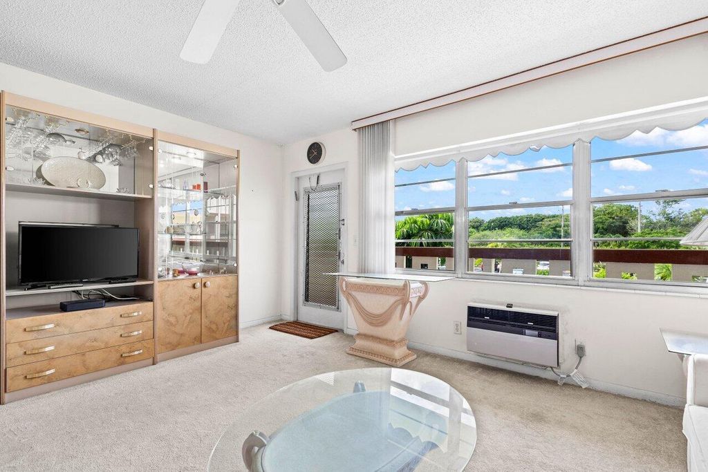 Image 6 of property listing at 105 Brighton C, Boca Raton, FL 33434